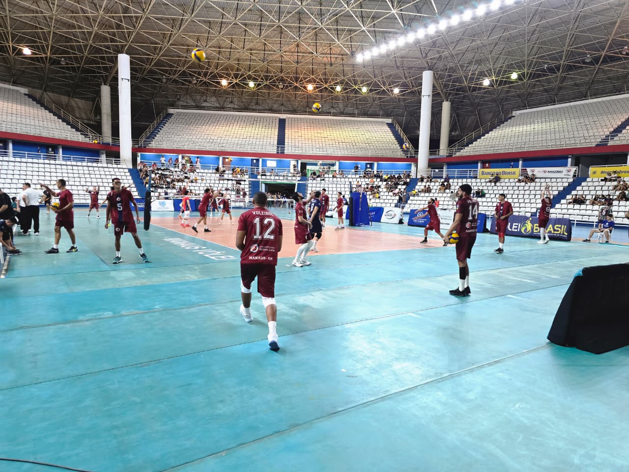 Equipe masculina da A.A. Nilton Lins/AM no segundo dia da Superliga C 2026 em Manaus