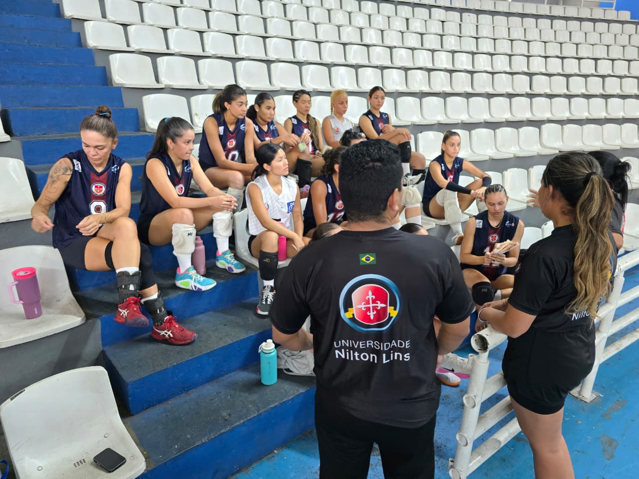 Equipe feminina da A.A. Nilton Lins/AM no segundo dia da Superliga C 2026 em Manaus