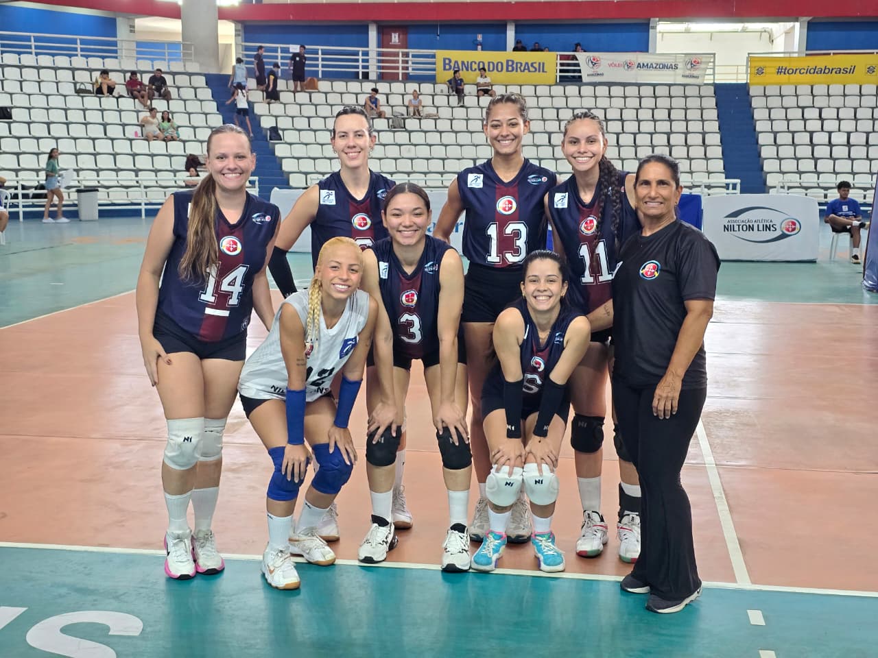 Equipe feminina da A.A. Nilton Lins/AM no segundo dia da Superliga C 2026 em Manaus