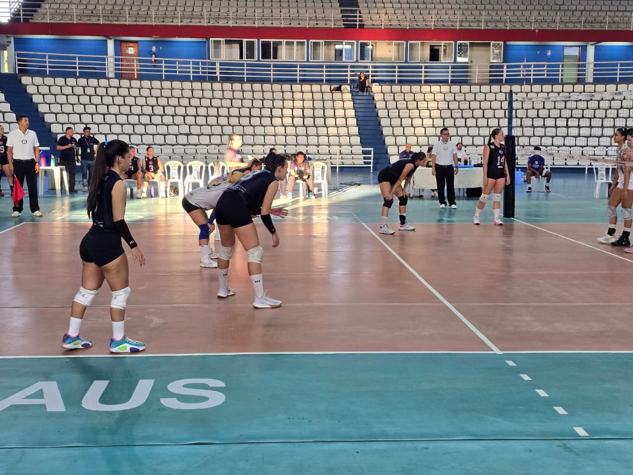 Equipe feminina da A.A. Nilton Lins/AM no segundo dia da Superliga C 2026 em Manaus