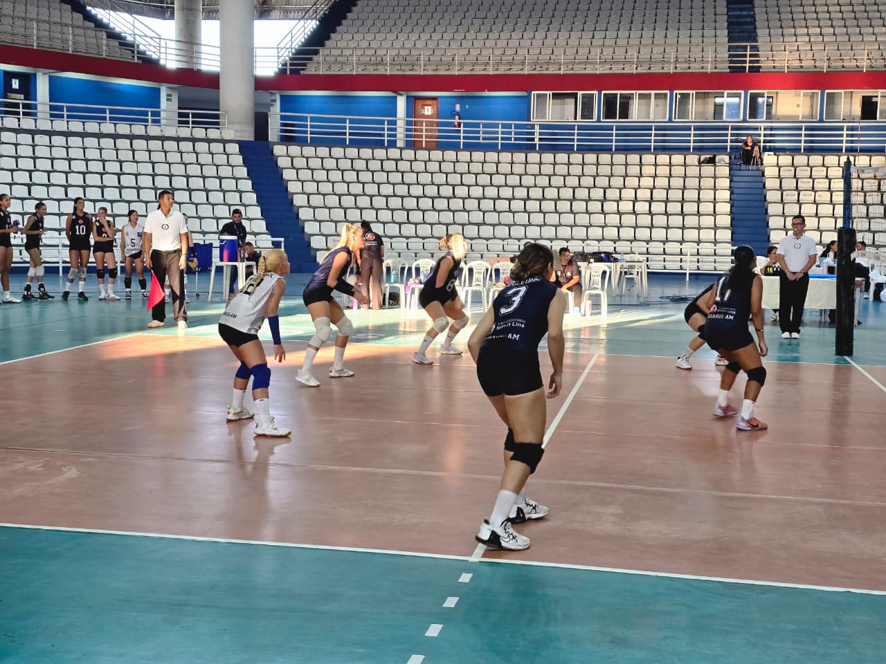 Equipe feminina da A.A. Nilton Lins/AM no segundo dia da Superliga C 2026 em Manaus
