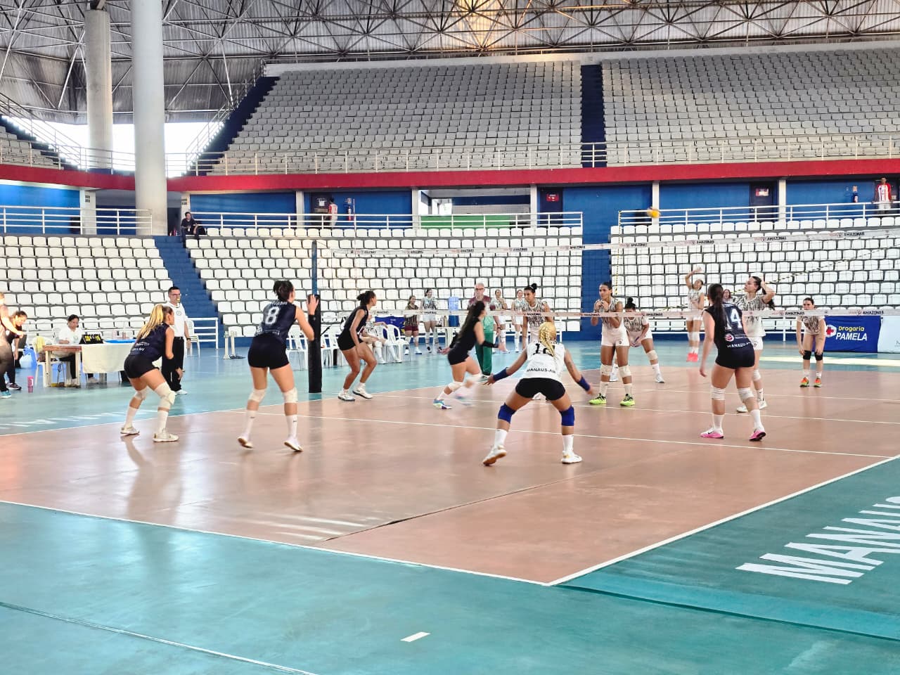Equipe feminina da A.A. Nilton Lins/AM no segundo dia da Superliga C 2026 em Manaus