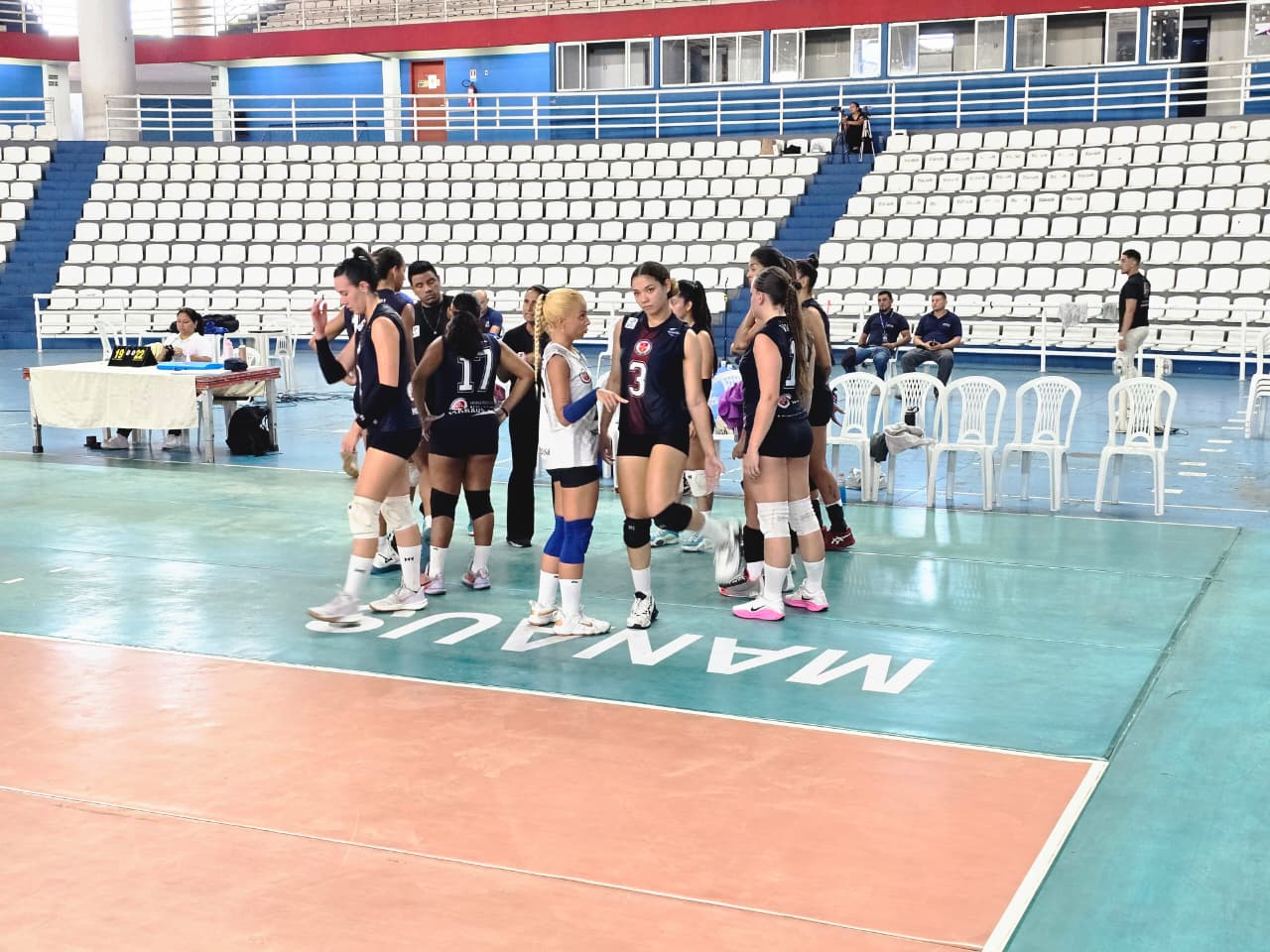 Equipe feminina da A.A. Nilton Lins/AM no segundo dia da Superliga C 2026 em Manaus