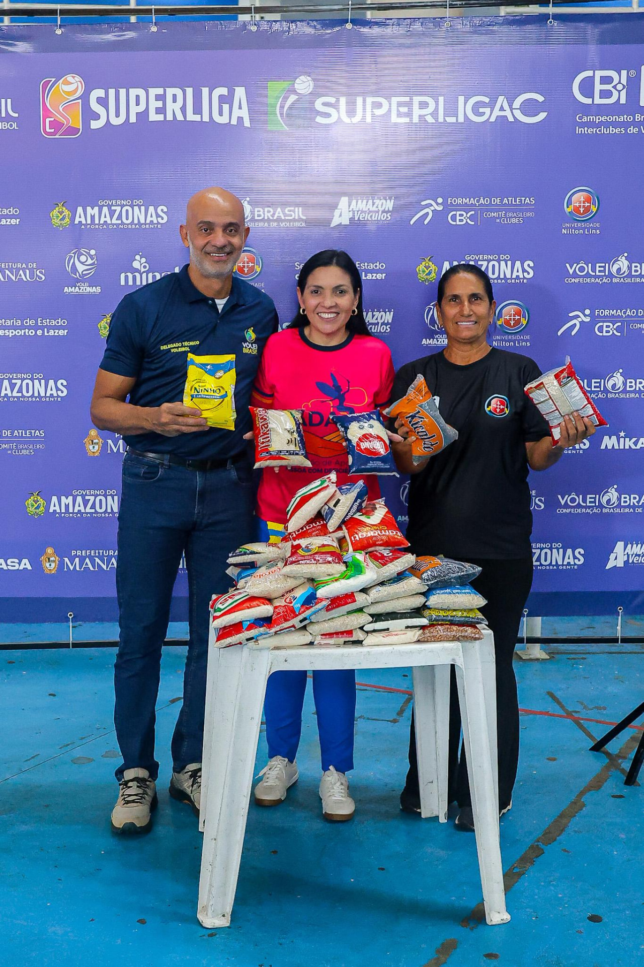 Organização da Etapa Norte entrega os alimentos arrecadados na Superliga C 2026