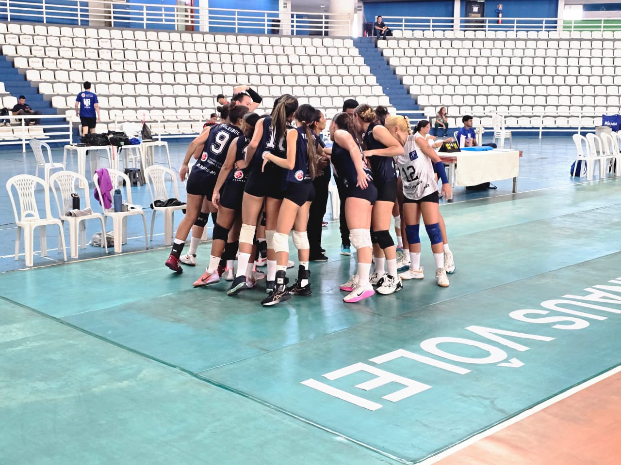 Equipe feminina da A.A. Nilton Lins/AM no segundo dia da Superliga C 2026 em Manaus